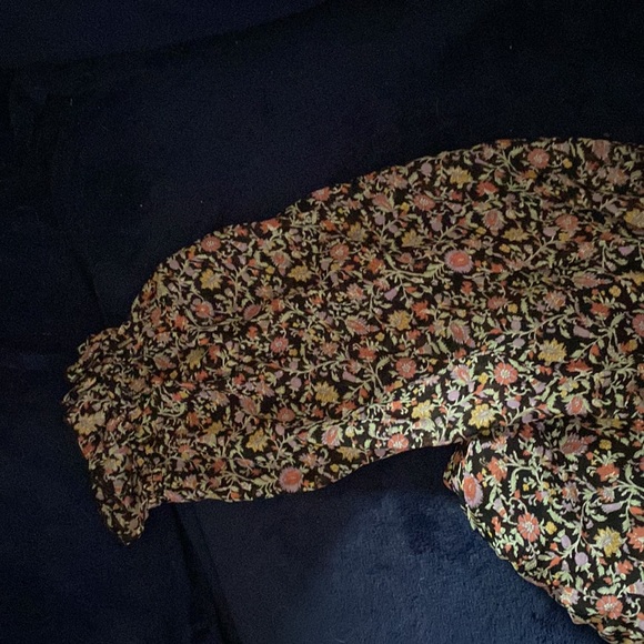 Tiny floral chiffon off shoulder top - Picture 3 of 4